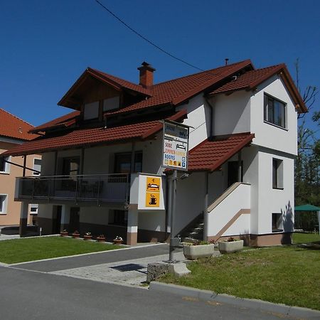 Rooms & Apartment Mira G. Postojna Exteriör bild