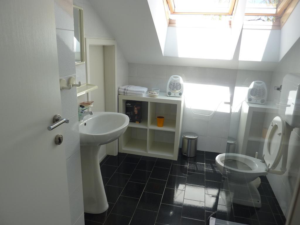 Rooms & Apartment Mira G. Postojna Rum bild