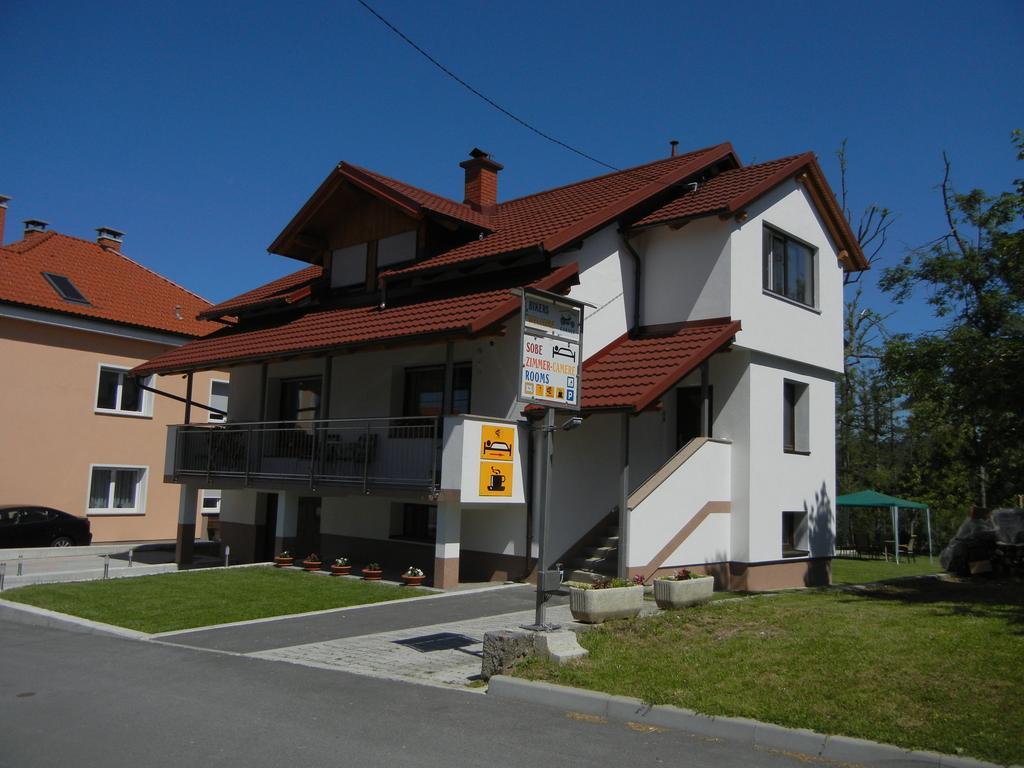 Rooms & Apartment Mira G. Postojna Exteriör bild