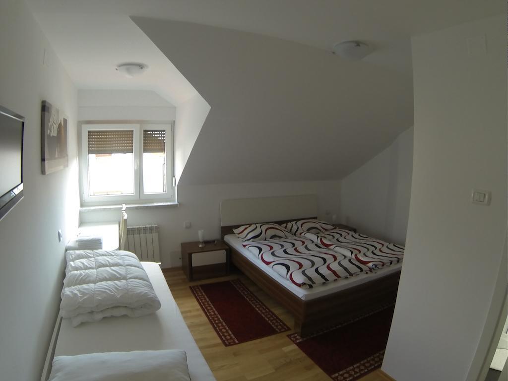 Rooms & Apartment Mira G. Postojna Rum bild