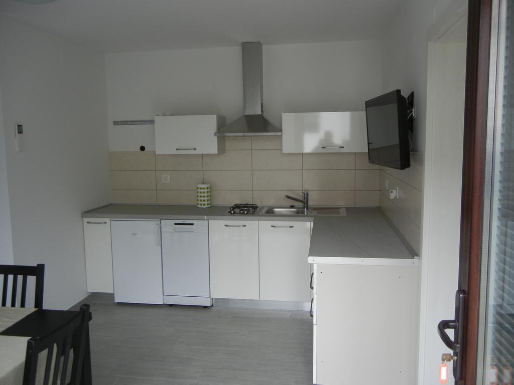 Rooms & Apartment Mira G. Postojna Exteriör bild